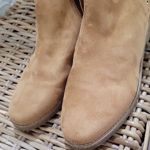 Comfort View Sienna Ankle Bootie, Womens 9.5 Tan Embroidered Heel, Zip Up - Picture 5 of 9